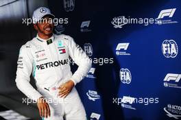 Lewis Hamilton (GBR) Mercedes AMG F1 in qualifying parc ferme. 24.03.2018. Formula 1 World Championship, Rd 1, Australian Grand Prix, Albert Park, Melbourne, Australia, Qualifying Day.