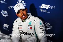 Lewis Hamilton (GBR) Mercedes AMG F1 in qualifying parc ferme. 24.03.2018. Formula 1 World Championship, Rd 1, Australian Grand Prix, Albert Park, Melbourne, Australia, Qualifying Day.