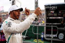 Lewis Hamilton (GBR) Mercedes AMG F1 celebrates pole position in qualifying parc ferme. 24.03.2018. Formula 1 World Championship, Rd 1, Australian Grand Prix, Albert Park, Melbourne, Australia, Qualifying Day.