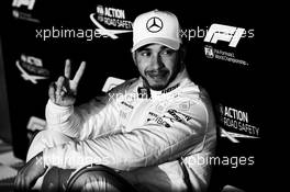 Lewis Hamilton (GBR) Mercedes AMG F1 celebrates his pole position in qualifying parc ferme. 24.03.2018. Formula 1 World Championship, Rd 1, Australian Grand Prix, Albert Park, Melbourne, Australia, Qualifying Day.