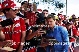 Nico Rosberg (GER) with fans. 25.03.2018. Formula 1 World Championship, Rd 1, Australian Grand Prix, Albert Park, Melbourne, Australia, Race Day.