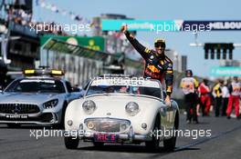 Daniel Ricciardo (AUS) Red Bull Racing on the drivers parade. 25.03.2018. Formula 1 World Championship, Rd 1, Australian Grand Prix, Albert Park, Melbourne, Australia, Race Day.