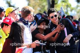 Esteban Ocon (FRA) Sahara Force India F1 Team with fans. 25.03.2018. Formula 1 World Championship, Rd 1, Australian Grand Prix, Albert Park, Melbourne, Australia, Race Day.