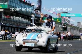 Lance Stroll (CDN) Williams on the drivers parade. 25.03.2018. Formula 1 World Championship, Rd 1, Australian Grand Prix, Albert Park, Melbourne, Australia, Race Day.