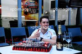 Stoffel Vandoorne (BEL) McLaren celebrates his birthday with a cake. 25.03.2018. Formula 1 World Championship, Rd 1, Australian Grand Prix, Albert Park, Melbourne, Australia, Race Day.