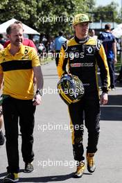 Nico Hulkenberg (GER) Renault Sport F1 Team and Andy Stobart (GBR) Renault Sport F1 Team Press Officer. 22.03.2018. Formula 1 World Championship, Rd 1, Australian Grand Prix, Albert Park, Melbourne, Australia, Preparation Day.