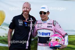 (L to R): Dan Williams (GBR) Sahara Force India F1 Personal Trainer with Esteban Ocon (FRA) Sahara Force India F1 Team. 22.03.2018. Formula 1 World Championship, Rd 1, Australian Grand Prix, Albert Park, Melbourne, Australia, Preparation Day.