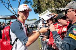 Pierre Gasly (FRA) Scuderia Toro Rosso signs autographs for the fans. 22.03.2018. Formula 1 World Championship, Rd 1, Australian Grand Prix, Albert Park, Melbourne, Australia, Preparation Day.