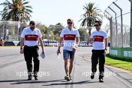 Marcus Ericsson (SWE) Sauber F1 Team walks the circuit with the team. 21.03.2018. Formula 1 World Championship, Rd 1, Australian Grand Prix, Albert Park, Melbourne, Australia, Preparation Day.