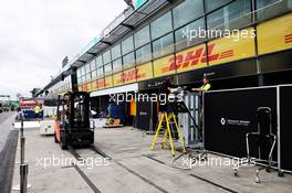 Renault Sport F1 Team pit garages. 21.03.2018. Formula 1 World Championship, Rd 1, Australian Grand Prix, Albert Park, Melbourne, Australia, Preparation Day.