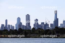 Melbourne skyline. 21.03.2018. Formula 1 World Championship, Rd 1, Australian Grand Prix, Albert Park, Melbourne, Australia, Preparation Day.