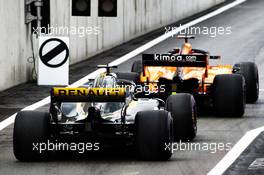 Fernando Alonso (ESP) McLaren MCL33 leads Nico Hulkenberg (GER) Renault Sport F1 Team RS18 out of the pits. 29.06.2018. Formula 1 World Championship, Rd 9, Austrian Grand Prix, Spielberg, Austria, Practice Day.