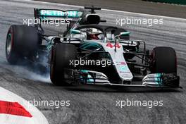 Lewis Hamilton (GBR) Mercedes AMG F1 W09 locks up under braking. 29.06.2018. Formula 1 World Championship, Rd 9, Austrian Grand Prix, Spielberg, Austria, Practice Day.