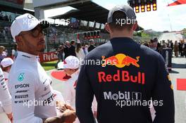 Lewis Hamilton (GBR) Mercedes AMG F1 W09 and Max Verstappen (NLD) Red Bull Racing RB14. 01.07.2018. Formula 1 World Championship, Rd 9, Austrian Grand Prix, Spielberg, Austria, Race Day.