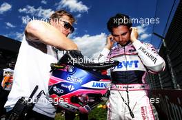 Sergio Perez (MEX) Sahara Force India F1 with Xavi Martos (ESP) Sahara Force India F1 Team Physio on the grid. 01.07.2018. Formula 1 World Championship, Rd 9, Austrian Grand Prix, Spielberg, Austria, Race Day.