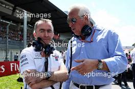 (L to R): Paddy Lowe (GBR) Williams Chief Technical Officer with Lawrence Stroll (CDN) Businessman and father of Lance Stroll (CDN) Williams, on the grid. 01.07.2018. Formula 1 World Championship, Rd 9, Austrian Grand Prix, Spielberg, Austria, Race Day.