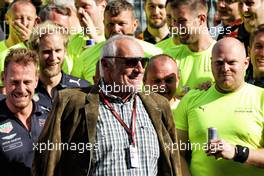 Dietrich Mateschitz (AUT) CEO and Founder of Red Bull celebrates with the team. 01.07.2018. Formula 1 World Championship, Rd 9, Austrian Grand Prix, Spielberg, Austria, Race Day.