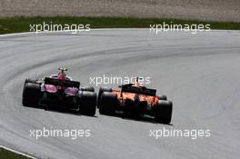 Fernando Alonso (ESP) McLaren MCL33 and Charles Leclerc (MON) Sauber F1 Team C37 battle for position. 01.07.2018. Formula 1 World Championship, Rd 9, Austrian Grand Prix, Spielberg, Austria, Race Day.