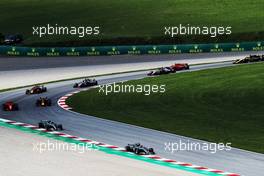 Lewis Hamilton (GBR) Mercedes AMG F1 W09 leads at the start of the race. 01.07.2018. Formula 1 World Championship, Rd 9, Austrian Grand Prix, Spielberg, Austria, Race Day.