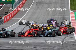 (L to R): Lewis Hamilton (GBR) Mercedes AMG F1 W09; Kimi Raikkonen (FIN) Ferrari SF71H; and Valtteri Bottas (FIN) Mercedes AMG F1 W09, at the start of the race. 01.07.2018. Formula 1 World Championship, Rd 9, Austrian Grand Prix, Spielberg, Austria, Race Day.
