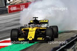 Nico Hulkenberg (GER) Renault Sport F1 Team RS18 retired from the race with a blown engine. 01.07.2018. Formula 1 World Championship, Rd 9, Austrian Grand Prix, Spielberg, Austria, Race Day.