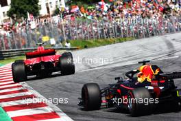 Kimi Raikkonen (FIN) Ferrari SF71H leads Daniel Ricciardo (AUS) Red Bull Racing RB14. 01.07.2018. Formula 1 World Championship, Rd 9, Austrian Grand Prix, Spielberg, Austria, Race Day.