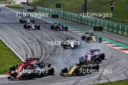 Kevin Magnussen (DEN) Haas VF-18, sSebastian Vettel (GER) Ferrari SF71H,and Nico Hulkenberg (GER) Renault Sport F1 Team RS18, at the start of the race. 01.07.2018. Formula 1 World Championship, Rd 9, Austrian Grand Prix, Spielberg, Austria, Race Day.