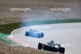 Daniel Ricciardo (AUS) Red Bull Racing RB14 heading to retirement ahead of Lewis Hamilton (GBR) Mercedes AMG F1 W09. 01.07.2018. Formula 1 World Championship, Rd 9, Austrian Grand Prix, Spielberg, Austria, Race Day.