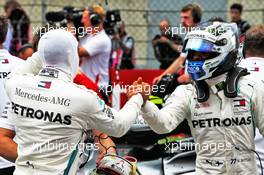 (L to R): Lewis Hamilton (GBR) Mercedes AMG F1 congratulates team mate and pole sitter Valtteri Bottas (FIN) Mercedes AMG F1 in qualifying parc ferme. 30.06.2018. Formula 1 World Championship, Rd 9, Austrian Grand Prix, Spielberg, Austria, Qualifying Day.