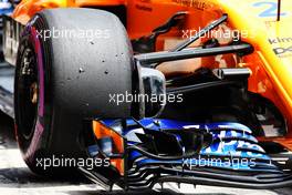 Stoffel Vandoorne (BEL) McLaren MCL33 front brake duct smoking.
