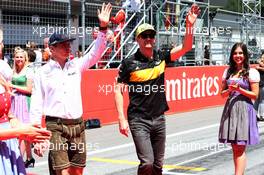 (L to R): Max Verstappen (NLD) Red Bull Racing with Nico Hulkenberg (GER) Renault Sport F1 Team on the drivers parade. 01.07.2018. Formula 1 World Championship, Rd 9, Austrian Grand Prix, Spielberg, Austria, Race Day.