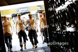 (L to R): Nico Hulkenberg (GER) Renault Sport F1 Team with team mate Carlos Sainz Jr (ESP) Renault Sport F1 Team. 27.04.2018. Formula 1 World Championship, Rd 4, Azerbaijan Grand Prix, Baku Street Circuit, Azerbaijan, Practice Day.