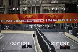 Brendon Hartley (NZL) Scuderia Toro Rosso STR13 and Daniel Ricciardo (AUS) Red Bull Racing RB14. 27.04.2018. Formula 1 World Championship, Rd 4, Azerbaijan Grand Prix, Baku Street Circuit, Azerbaijan, Practice Day.
