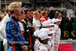 Brendon Hartley (NZL) Scuderia Toro Rosso as the grid observes the national anthem. 29.04.2018. Formula 1 World Championship, Rd 4, Azerbaijan Grand Prix, Baku Street Circuit, Azerbaijan, Race Day.