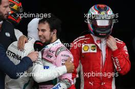 Lewis Hamilton (GBR) Mercedes AMG F1 W09 with Sergio Perez (MEX) Sahara Force India F1 VJM11 and Kimi Raikkonen (FIN) Ferrari SF71H. 29.04.2018. Formula 1 World Championship, Rd 4, Azerbaijan Grand Prix, Baku Street Circuit, Azerbaijan, Race Day.
