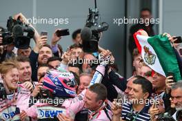 Sergio Perez (MEX) Sahara Force India F1 VJM11 and Force India mechanics celebrate. 29.04.2018. Formula 1 World Championship, Rd 4, Azerbaijan Grand Prix, Baku Street Circuit, Azerbaijan, Race Day.