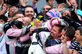 Sergio Perez (MEX) Sahara Force India F1 VJM11 and Force India mechanics celebrate. 29.04.2018. Formula 1 World Championship, Rd 4, Azerbaijan Grand Prix, Baku Street Circuit, Azerbaijan, Race Day.