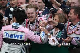 Sergio Perez (MEX) Sahara Force India F1 VJM11 and Force India mechanics celebrate. 29.04.2018. Formula 1 World Championship, Rd 4, Azerbaijan Grand Prix, Baku Street Circuit, Azerbaijan, Race Day.