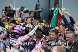 Sergio Perez (MEX) Sahara Force India F1 VJM11 and Force India mechanics celebrate. 29.04.2018. Formula 1 World Championship, Rd 4, Azerbaijan Grand Prix, Baku Street Circuit, Azerbaijan, Race Day.