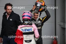 Carlos Sainz Jr (ESP) Renault Sport F1 Team RS18 and Sergio Perez (MEX) Sahara Force India F1 VJM11. 29.04.2018. Formula 1 World Championship, Rd 4, Azerbaijan Grand Prix, Baku Street Circuit, Azerbaijan, Race Day.