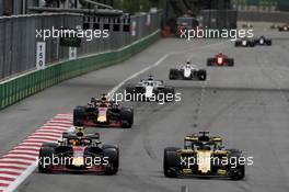 (L to R): Max Verstappen (NLD) Red Bull Racing RB14 and Nico Hulkenberg (GER) Renault Sport F1 Team RS18 battle for position. 29.04.2018. Formula 1 World Championship, Rd 4, Azerbaijan Grand Prix, Baku Street Circuit, Azerbaijan, Race Day.