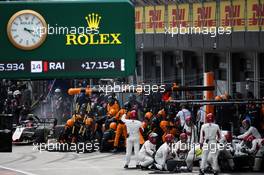 Fernando Alonso (ESP) McLaren MCL33; Kevin Magnussen (DEN) Haas VF-18; and Marcus Ericsson (SWE) Sauber C37 make a pit stop. 29.04.2018. Formula 1 World Championship, Rd 4, Azerbaijan Grand Prix, Baku Street Circuit, Azerbaijan, Race Day.