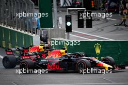 Daniel Ricciardo (AUS) Red Bull Racing RB14 and team mate Max Verstappen (NLD) Red Bull Racing RB14 battle for position. 29.04.2018. Formula 1 World Championship, Rd 4, Azerbaijan Grand Prix, Baku Street Circuit, Azerbaijan, Race Day.