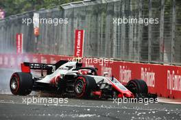 Kevin Magnussen (DEN) Haas VF-18 with damage at the start of the race. 29.04.2018. Formula 1 World Championship, Rd 4, Azerbaijan Grand Prix, Baku Street Circuit, Azerbaijan, Race Day.