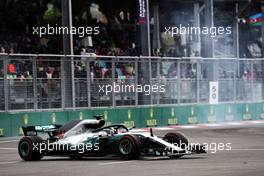 Lewis Hamilton (GBR) Mercedes AMG F1 W09 locks up under braking. 29.04.2018. Formula 1 World Championship, Rd 4, Azerbaijan Grand Prix, Baku Street Circuit, Azerbaijan, Race Day.