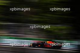 Daniel Ricciardo (AUS) Red Bull Racing RB14. 28.04.2018. Formula 1 World Championship, Rd 4, Azerbaijan Grand Prix, Baku Street Circuit, Azerbaijan, Qualifying Day.