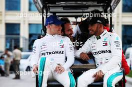 (L to R): Valtteri Bottas (FIN) Mercedes AMG F1 with Lewis Hamilton (GBR) Mercedes AMG F1. 28.04.2018. Formula 1 World Championship, Rd 4, Azerbaijan Grand Prix, Baku Street Circuit, Azerbaijan, Qualifying Day.