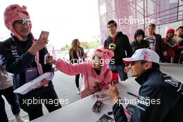 Esteban Ocon (FRA) Sahara Force India F1 Team signs autographs for the fans. 29.04.2018. Formula 1 World Championship, Rd 4, Azerbaijan Grand Prix, Baku Street Circuit, Azerbaijan, Race Day.
