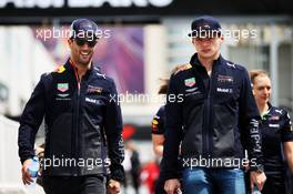 (L to R): Daniel Ricciardo (AUS) Red Bull Racing with team mate Max Verstappen (NLD) Red Bull Racing. 29.04.2018. Formula 1 World Championship, Rd 4, Azerbaijan Grand Prix, Baku Street Circuit, Azerbaijan, Race Day.