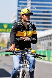 Carlos Sainz Jr (ESP) Renault Sport F1 Team rides the circuit. 26.04.2018. Formula 1 World Championship, Rd 4, Azerbaijan Grand Prix, Baku Street Circuit, Azerbaijan, Preparation Day.